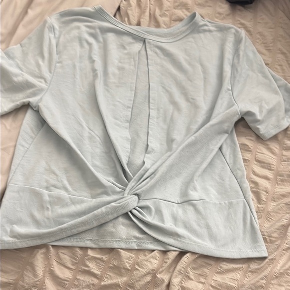 Yummie - open pack active shirt cropped Light Blue Short Sleeve Top - Picture 2 of 4